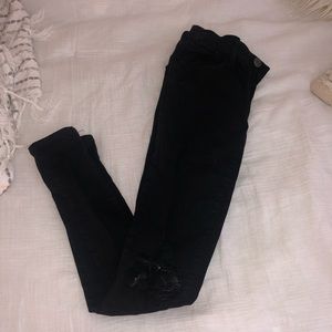 American eagle black jean with knee rips